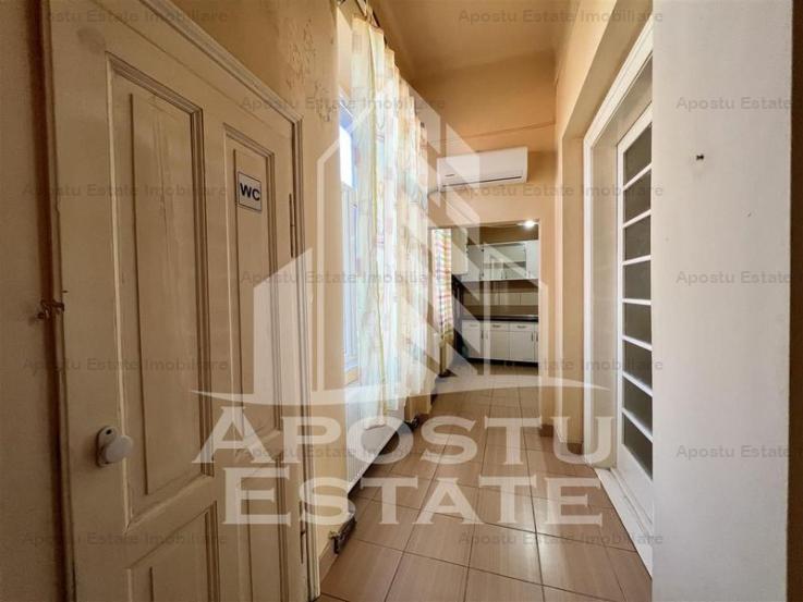 Apartament 2 camere, centrala proprie, etajul 1