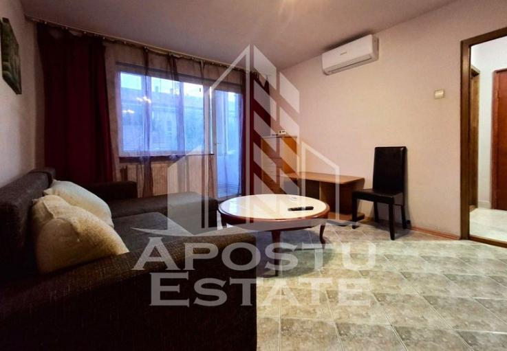 Apartament cu 2 camere semidecomandat centru