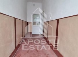 Apartament 2 camere in zona Parneava nemobilat