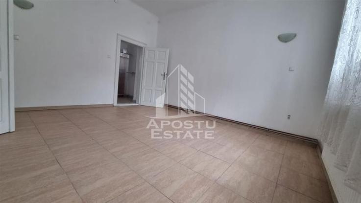 Apartament 2 camere in zona Parneava nemobilat