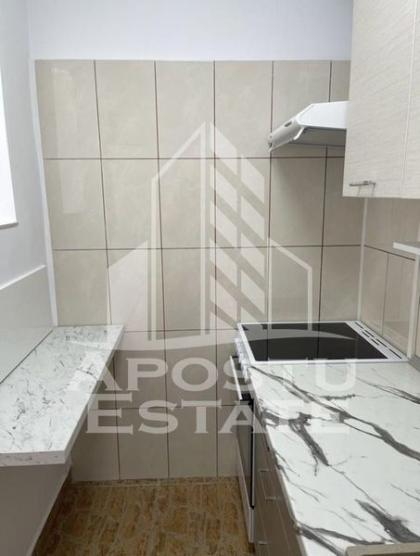 Apartament cu o camera, etaj inermediar, in zona Circumvalatiunii