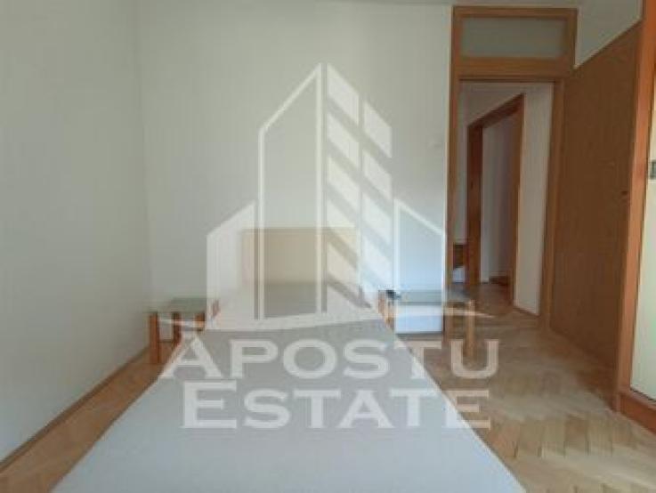 Apartament 4 Camere, 2 bai, Complexul Studentesc