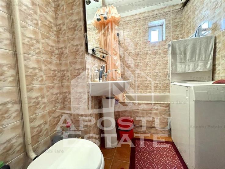 Apartament cu 3 camere garaj si boxa in CF situat in zona Girocului