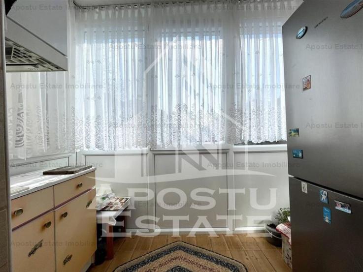 Apartament cu 3 camere garaj si boxa in CF situat in zona Girocului