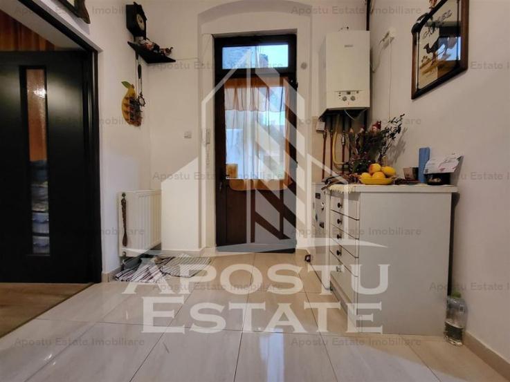 Apartament cu 2 camere, loc de parcare in curte langa Piata Iosefin