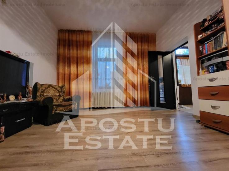 Apartament cu 2 camere, loc de parcare in curte langa Piata Iosefin