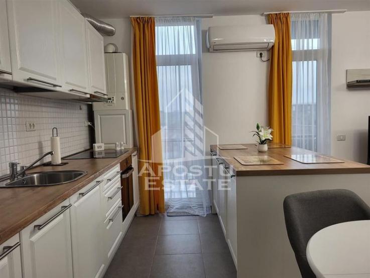 Apartament cu 3 camere, 2 bai si 2 balcoane in zona Ultracentrala.