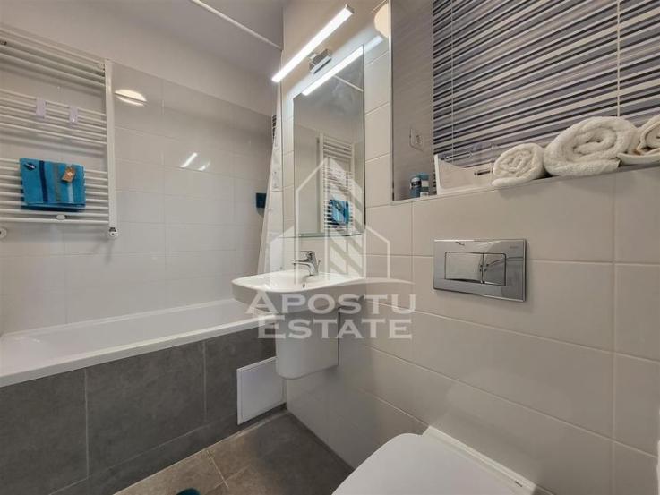 Apartament cu 3 camere, 2 bai si 2 balcoane in zona Ultracentrala.