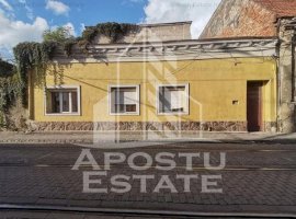 Casa individuala cu 5 apartamente, teren 726mp, Piata Traian