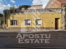 Casa individuala cu 5 apartamente, teren 726mp, Piata Traian