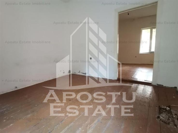 Casa individuala cu 5 apartamente, teren 726mp, Piata Traian