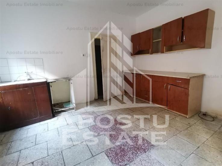 Casa individuala cu 5 apartamente, teren 726mp, Piata Traian