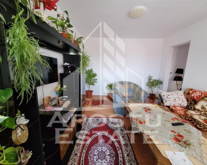 Apartament cu 3 camere, etaj intermediar, Gheorghe Lazar