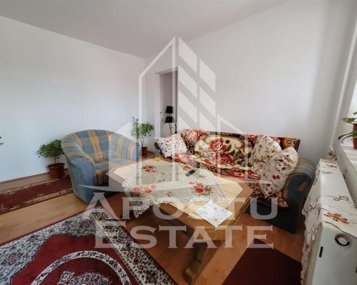 Apartament cu 3 camere, etaj intermediar, Gheorghe Lazar