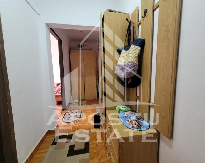 Apartament cu 3 camere, etaj intermediar, Gheorghe Lazar