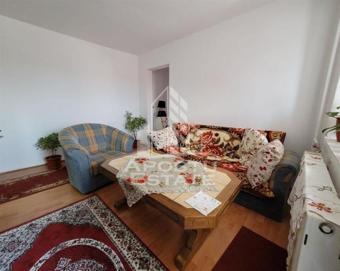 Apartament cu 3 camere, etaj intermediar, Gheorghe Lazar