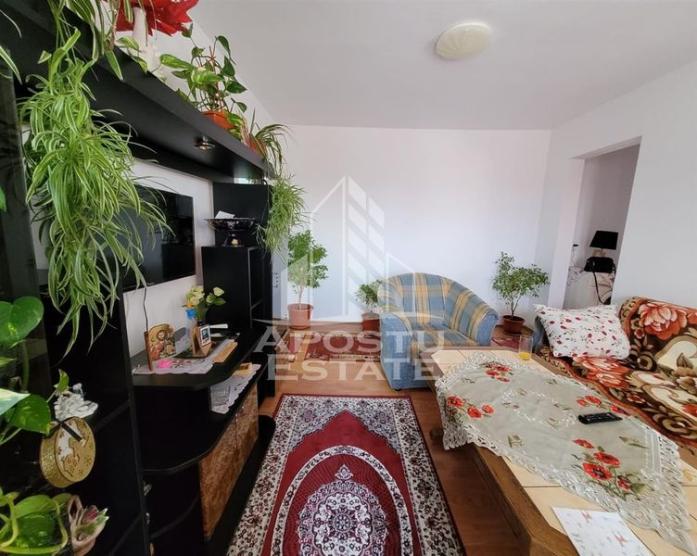 Apartament cu 3 camere, etaj intermediar, Gheorghe Lazar