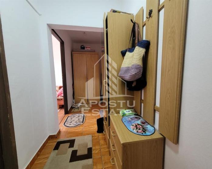 Apartament cu 3 camere, etaj intermediar, Gheorghe Lazar