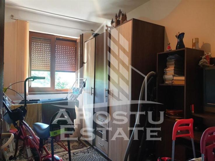 Apartament cu 4 camere in zona Dacia, semidecomandat