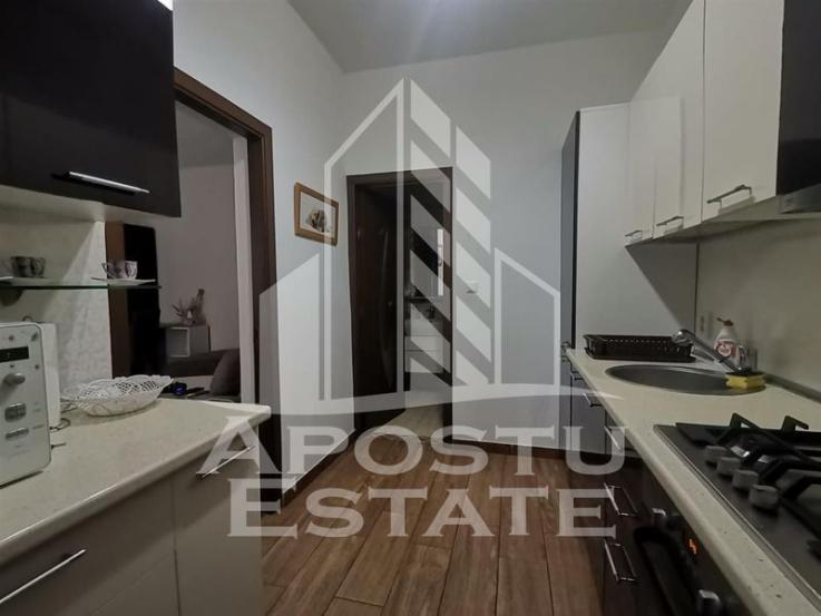 Apartament 2 camere la curte comuna, centrala proprie, Zona Traian