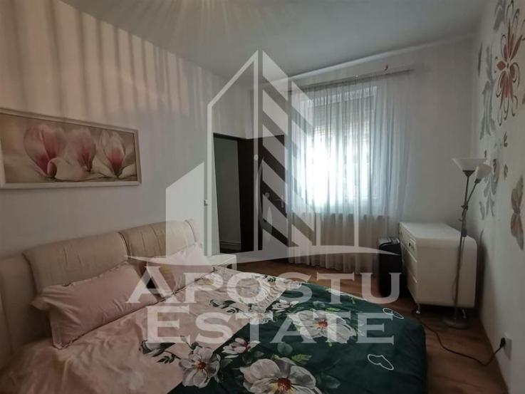 Apartament 2 camere la curte comuna, centrala proprie, Zona Traian