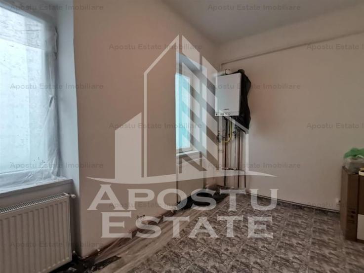 Apartament 2 camere, etaj intermediar, centrala proprie Piata Traian