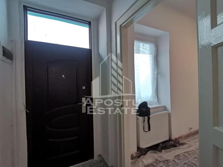 Apartament 2 camere, etaj intermediar, centrala proprie Piata Traian