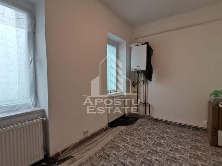 Apartament 2 camere, etaj intermediar, centrala proprie Piata Traian