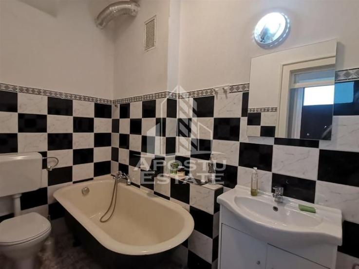 Apartament 2 camere, etaj intermediar, centrala proprie Piata Traian