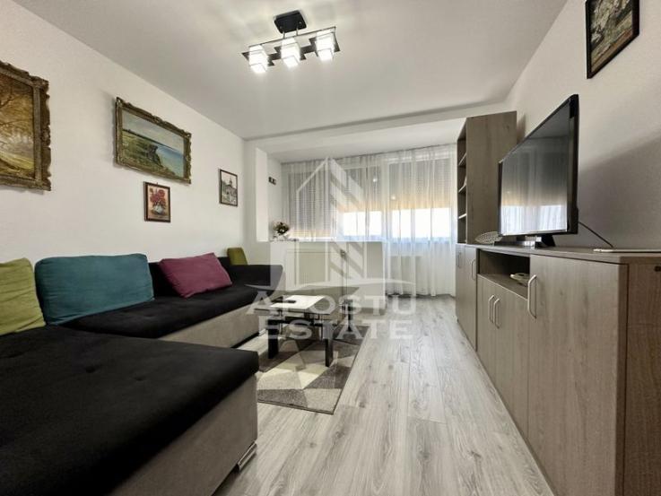 Apartament cu 3 camere, necomandat, recent renovat, zona Sagului