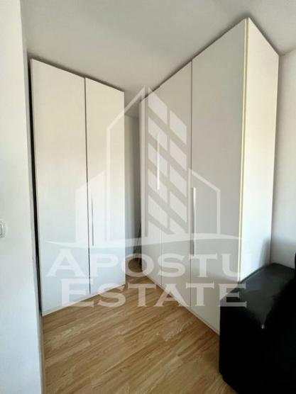 Apartament cu 2 camere, decomandat, balcon deschis, zona Soarelui