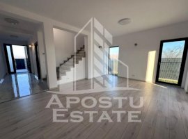 Jumatate de duplex ultrafinisata, dotari premium, zona rezidentiala