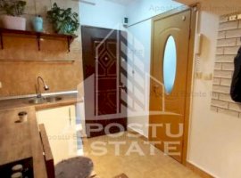 Apartament o camera, centrala proprie, lift, Calea Sagului