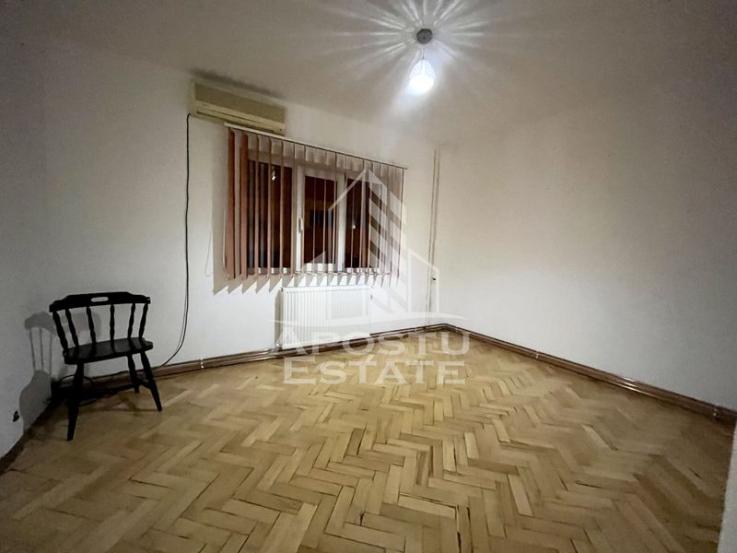 Apartament cu 3 camere, etajul 2, zona Dambovita