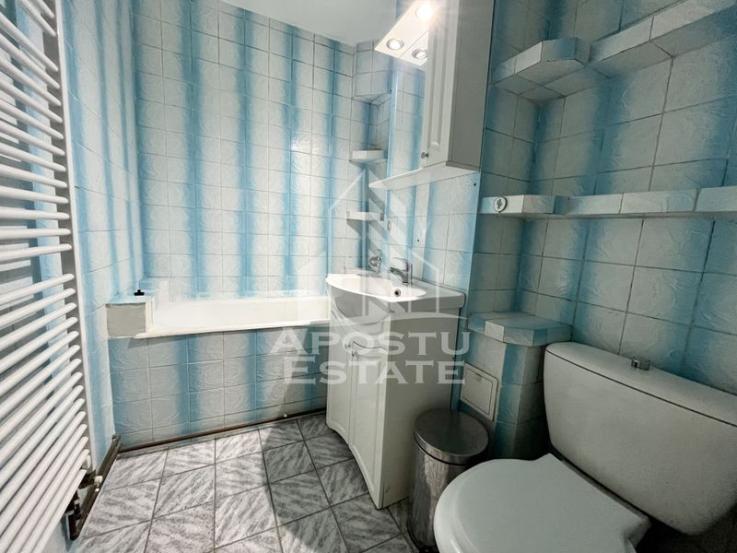 Apartament cu 3 camere, etajul 2, zona Dambovita