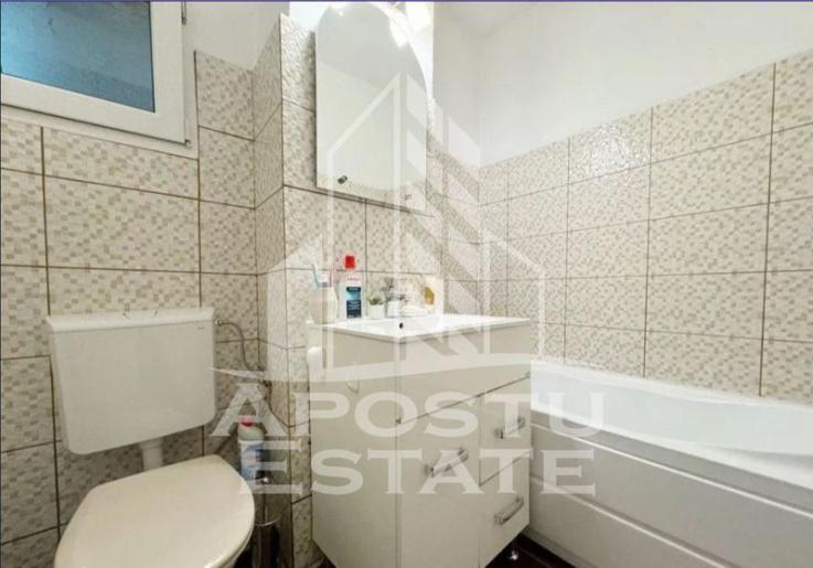 Apartament 5 camere, etaj intermediar + garaj, zona Calea Lipovei