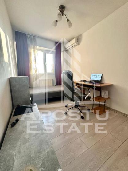 Apartament 5 camere, etaj intermediar + garaj, zona Calea Lipovei