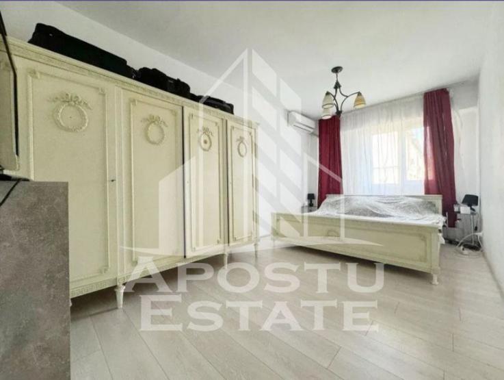 Apartament 5 camere, etaj intermediar + garaj, zona Calea Lipovei