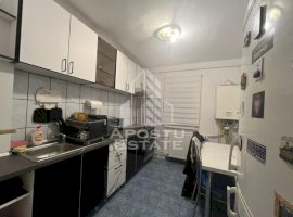 Apartament cu 2 camere, semidecomandat, etaj intermediar