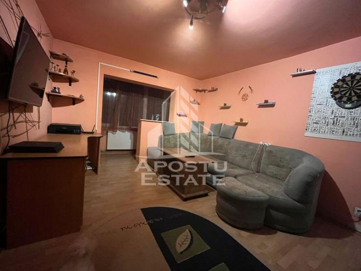 Apartament cu 2 camere, semidecomandat, etaj intermediar