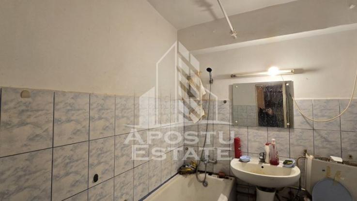 Apartament cu o camera ideal pentru investitie, zona Circumvalatiunii