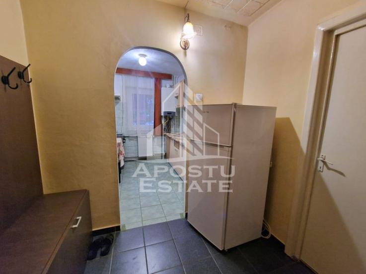 Apartament cu 2 camere, centrala proprie, zona Lipovei