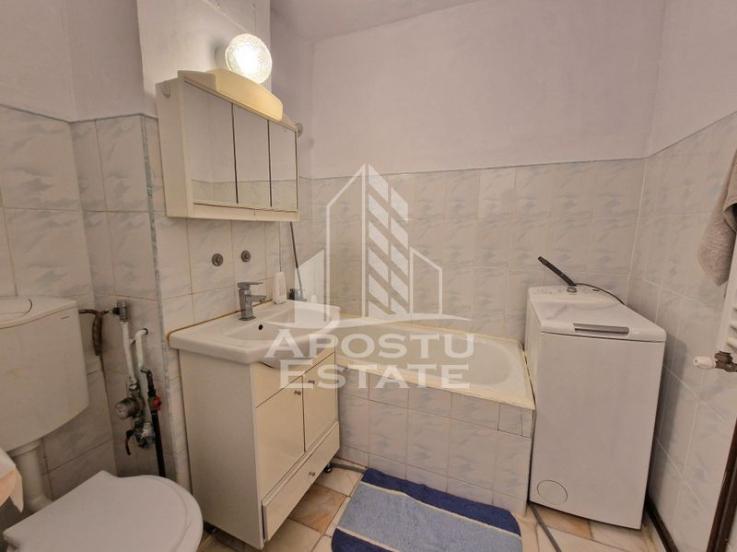 Apartament cu 2 camere, centrala proprie, zona Lipovei