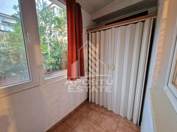 Apartament cu 2 camere, centrala proprie, zona Lipovei