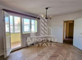 Apartament cu 3 camere, centrala proprie, zona Circumvalatiunii