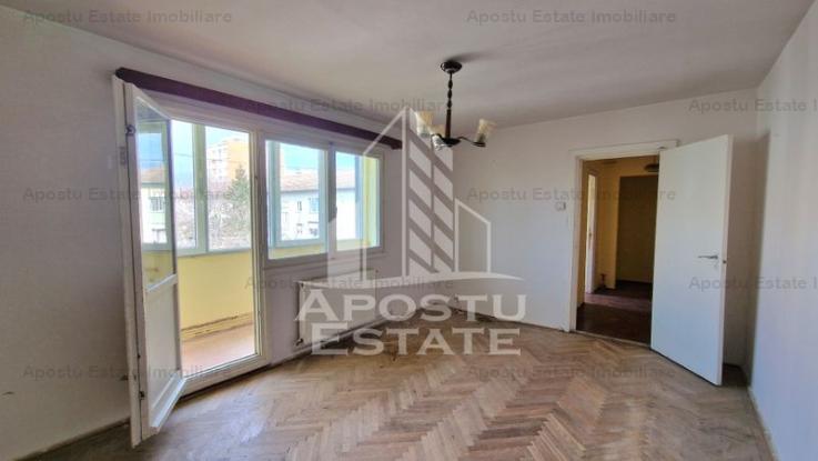 Apartament cu 3 camere, centrala proprie, zona Circumvalatiunii