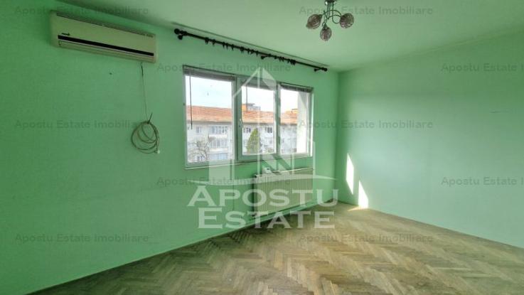 Apartament cu 3 camere, centrala proprie, zona Circumvalatiunii