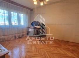 Apartament 3 camere, decomandat, etaj intermediar, zona Gheorghe Lazar