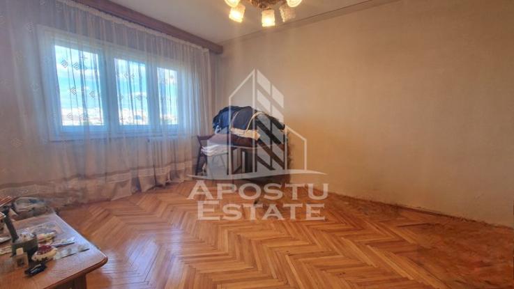 Apartament 3 camere, decomandat, etaj intermediar, zona Gheorghe Lazar