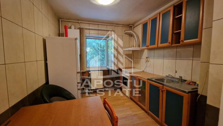 Apartament cu 2 camere, centrala proprie, zona Lipovei